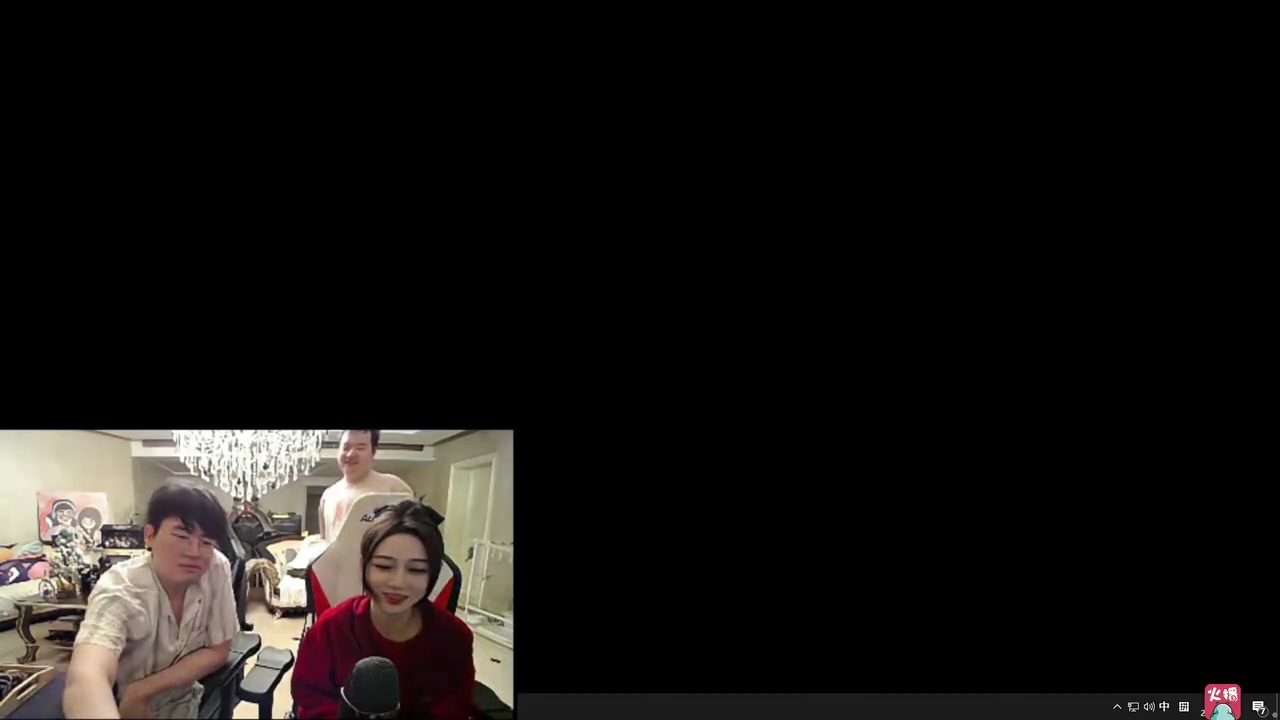 电子png游戏姿态和小悠合唱《素颜》，弹幕全是甜甜甜：直接出唱片吧！