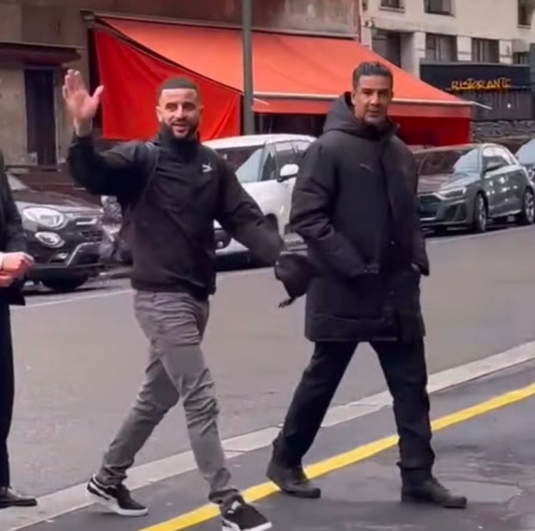 png电子跟队记者：沃克效力米兰将身披32号球衣