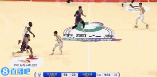 png电子哪有那么容易！沈梓捷快下接球转身要扣 法耶追防单臂钉板大帽！