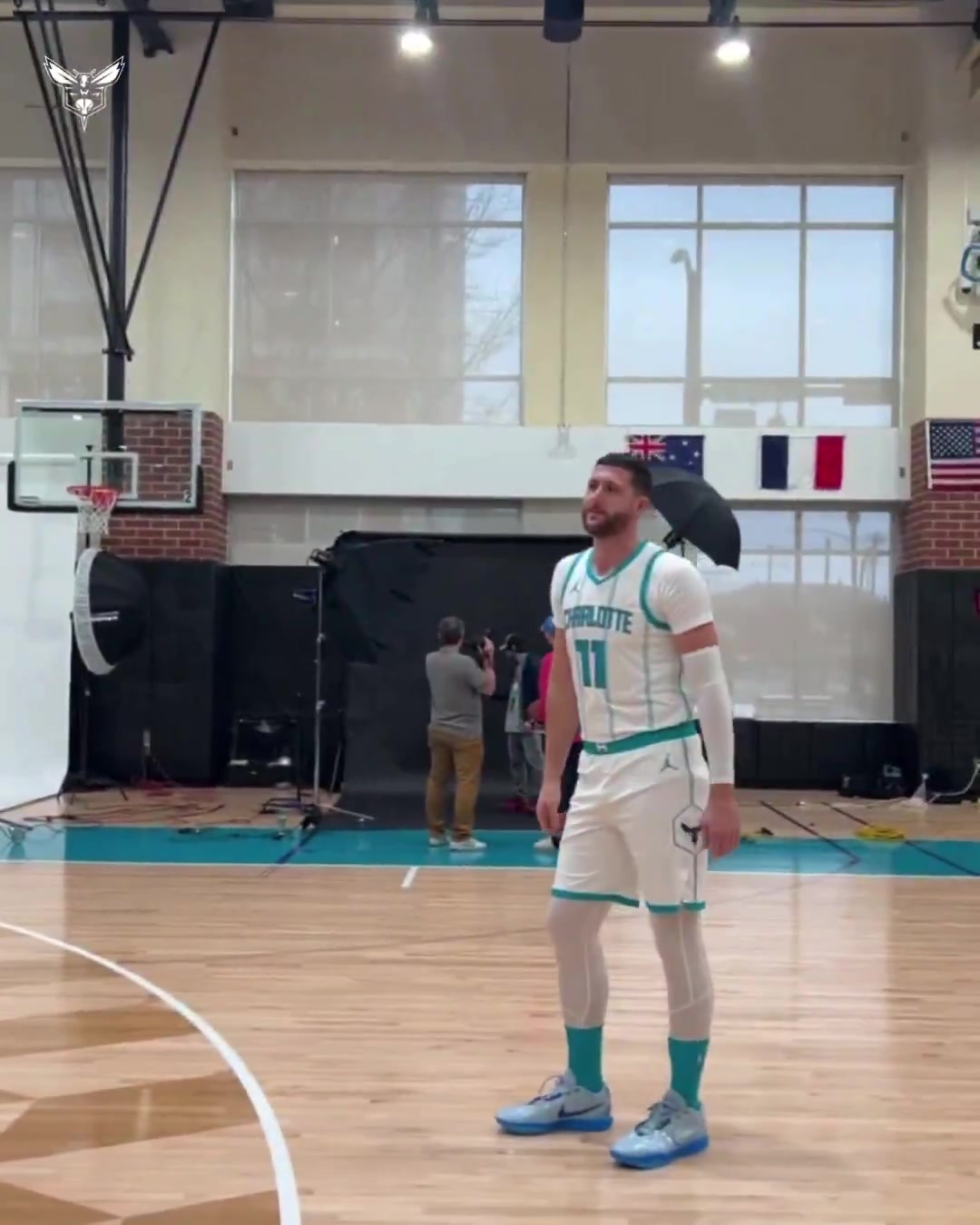 png电子😛他还是那么爱投三分！努尔基奇试射三分：三球……就是我！