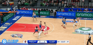 png电子官网用力过猛！黑根斯赌博式抢断未果&失防守位置 赵继伟三分予以惩戒